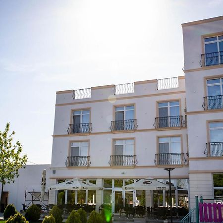 בראליה Unique Garden Hotel מראה חיצוני תמונה