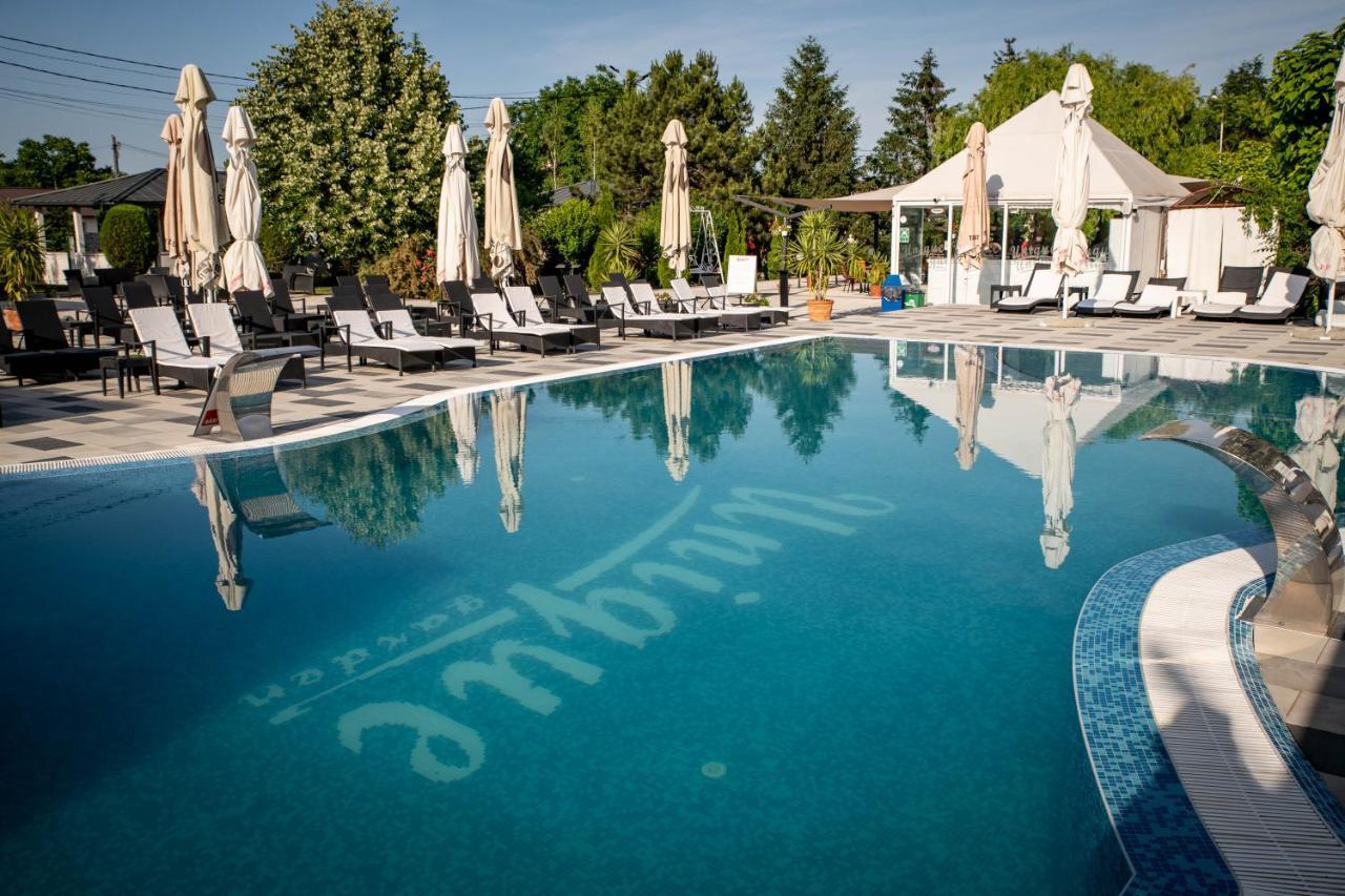 בראליה Unique Garden Hotel מראה חיצוני תמונה