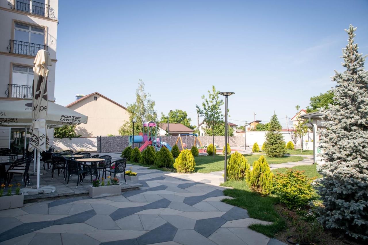 בראליה Unique Garden Hotel מראה חיצוני תמונה