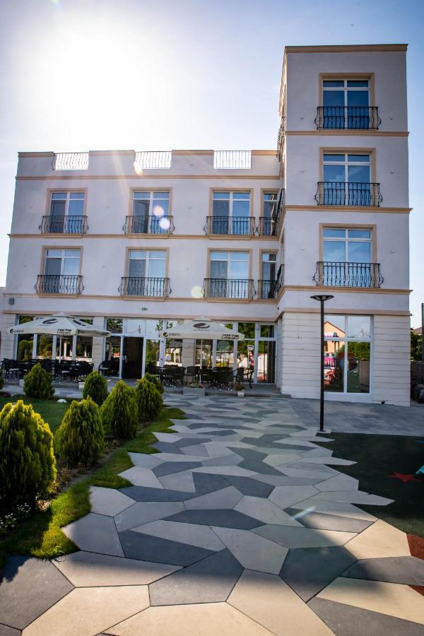 בראליה Unique Garden Hotel מראה חיצוני תמונה