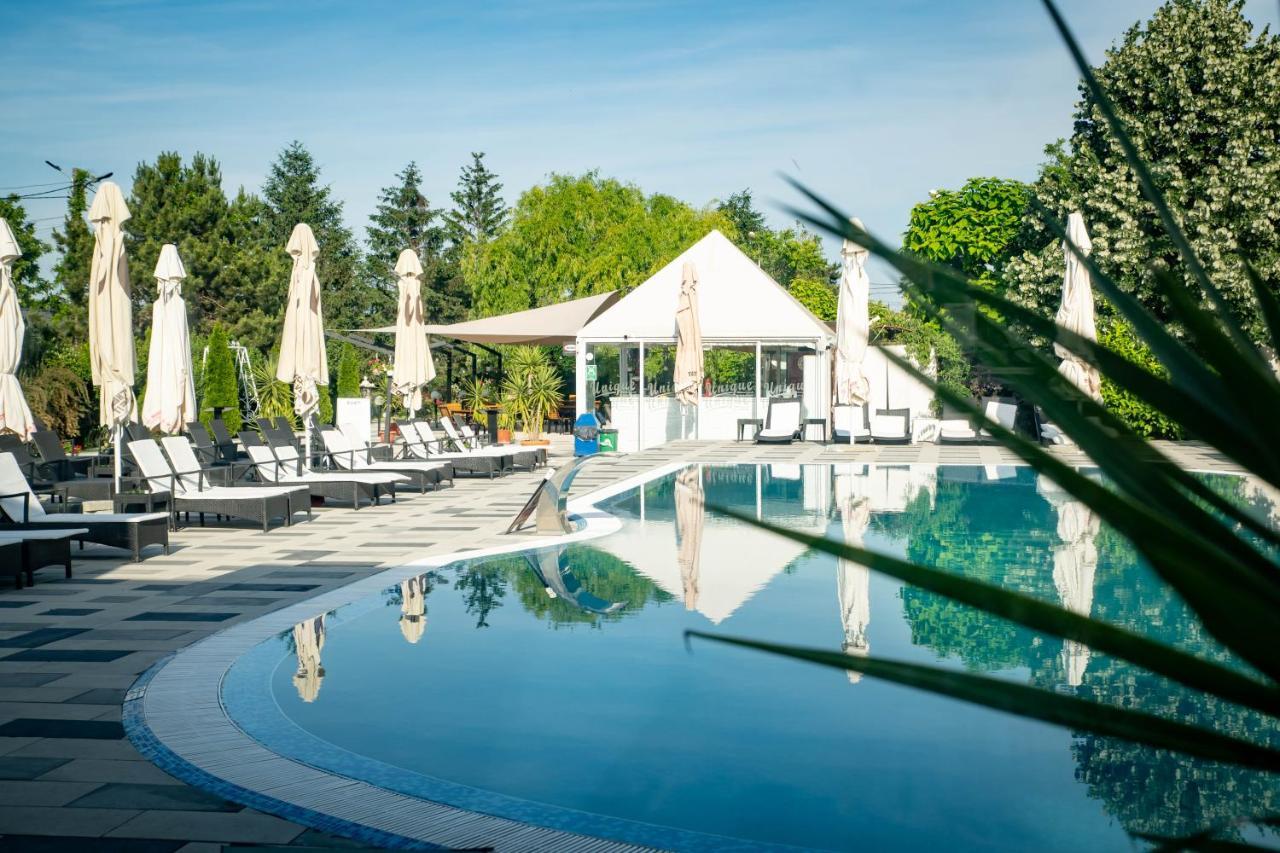 בראליה Unique Garden Hotel מראה חיצוני תמונה